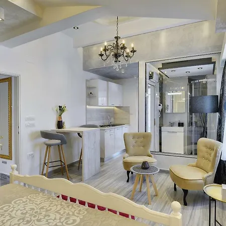 Zanetti 2 Apartman Póla