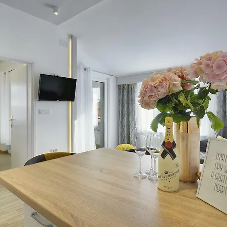 Zanetti 2 Apartman Póla