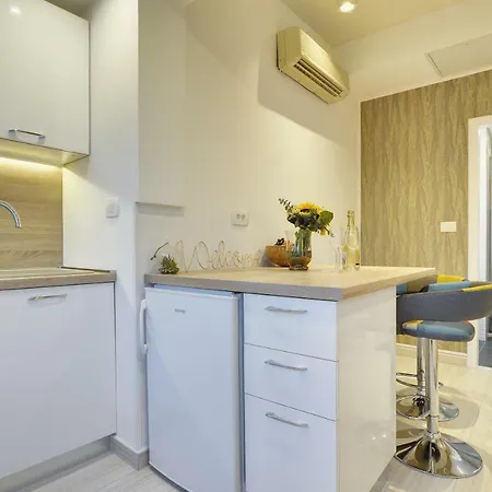 Zanetti 2 Apartman Póla