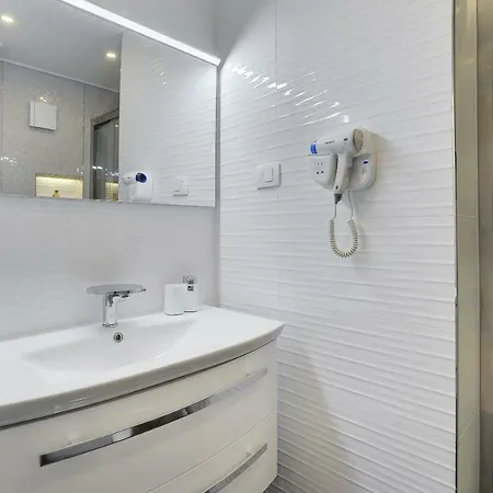 Zanetti 2 Apartman Póla